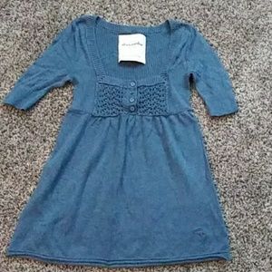 Abercrombie XS blue top